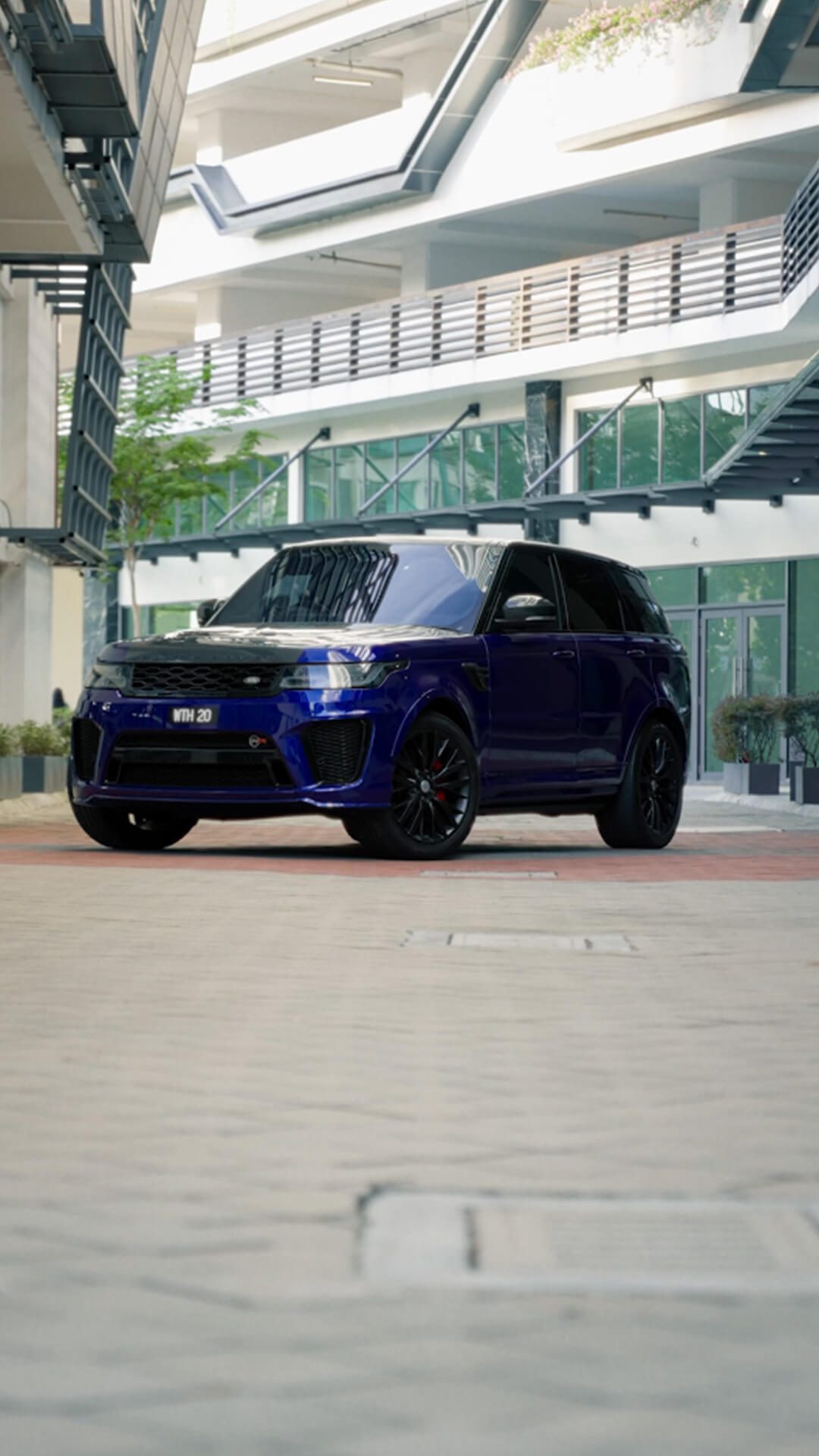 Thumbnail_Rental Car (Range Rover)